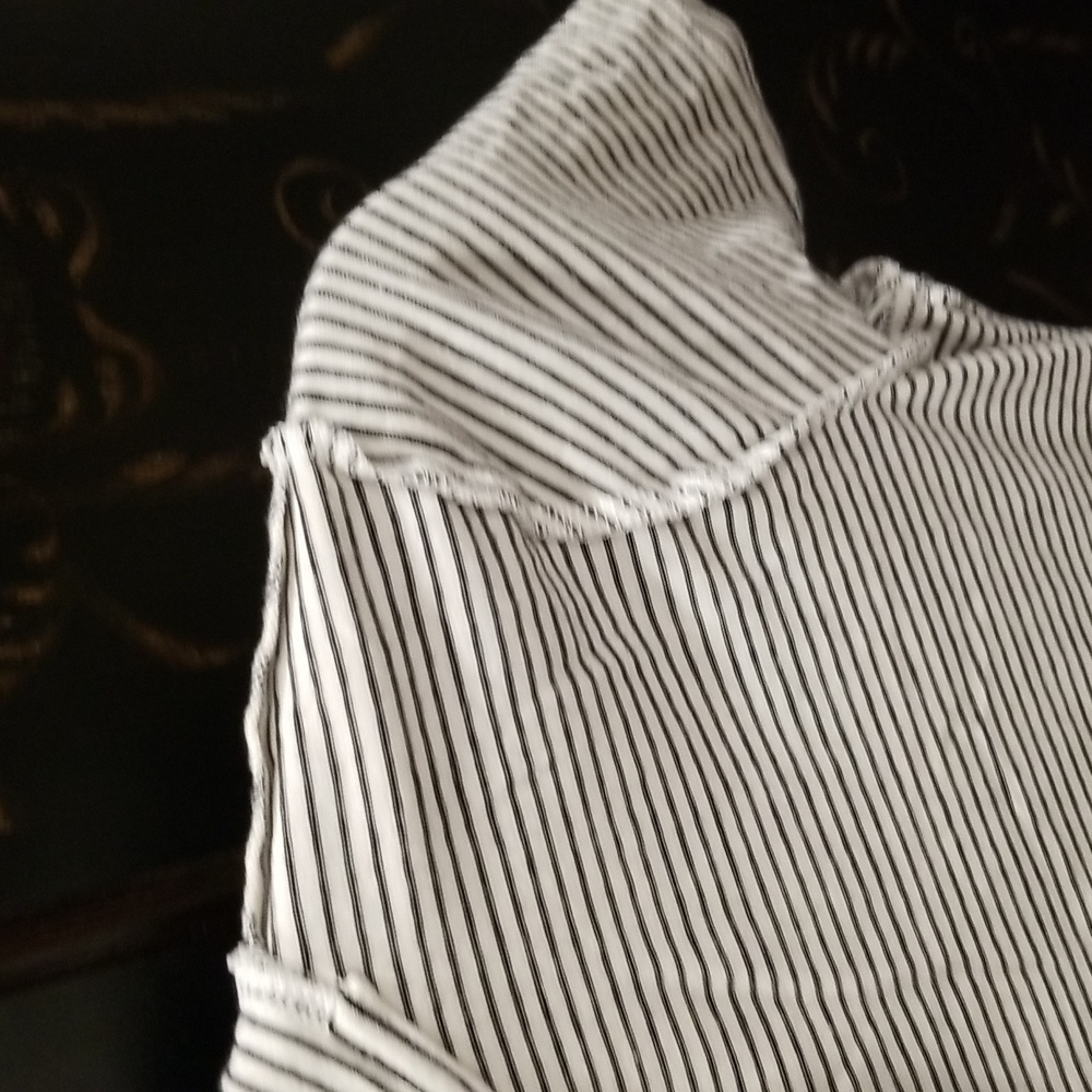Forever 21 Black and White Striped Crewneck Graphic Tee Size S - Picture 9 of 16